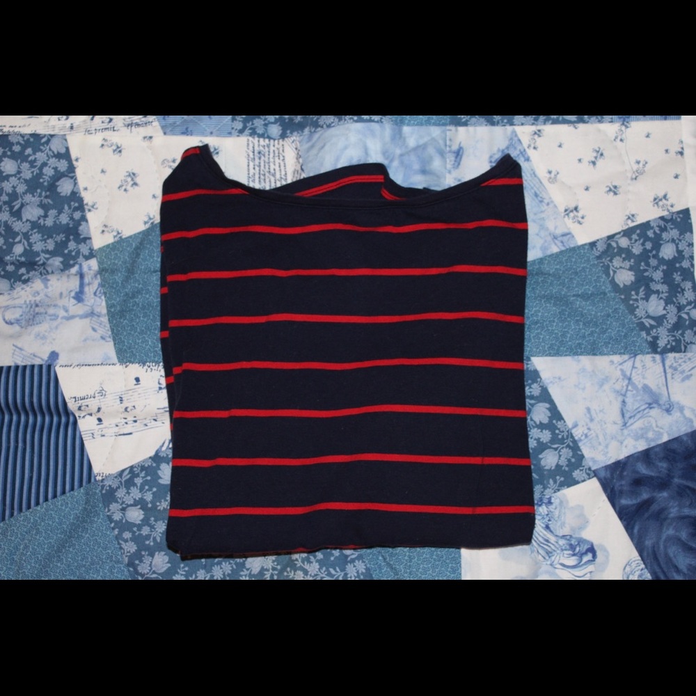 Navy blue/red ¾ sleeve shirt
